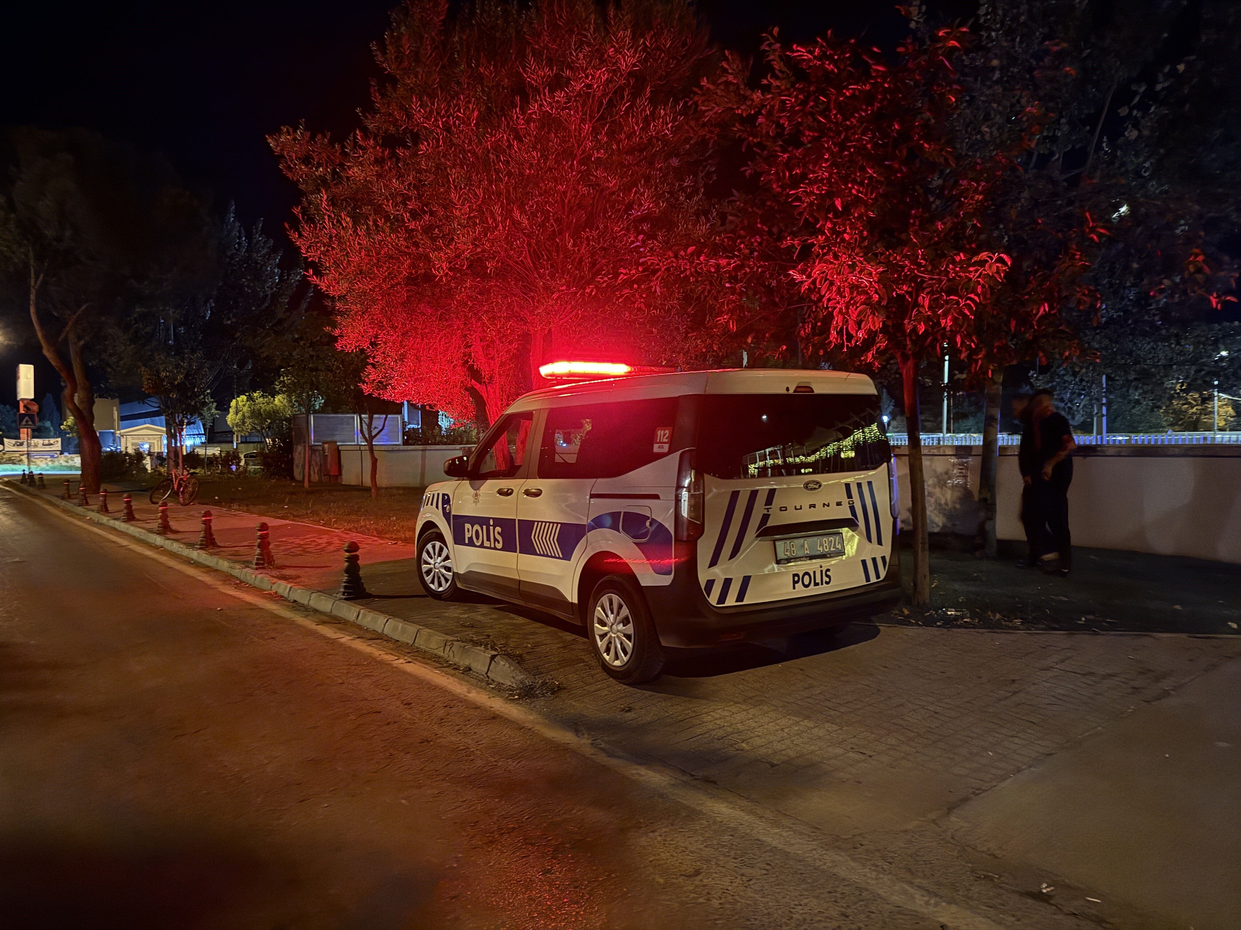 Kent Meydanında Kanlı Kavga 14 Yaşındaki Çocuk Üç Yerinden Bıçaklandı (2)