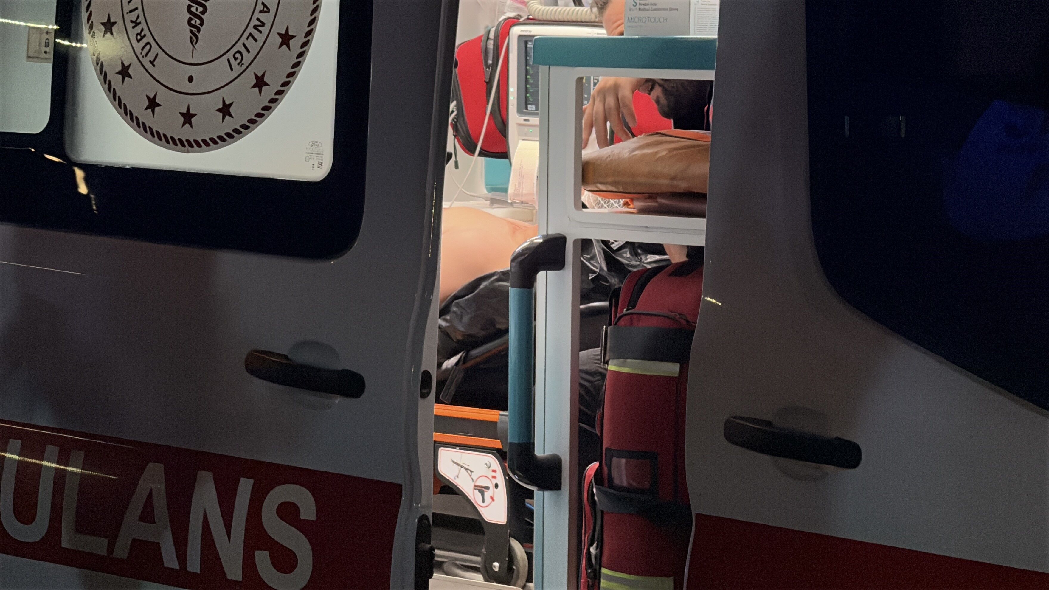 Kent Meydanında Kanlı Kavga 14 Yaşındaki Çocuk Üç Yerinden Bıçaklandı (3)