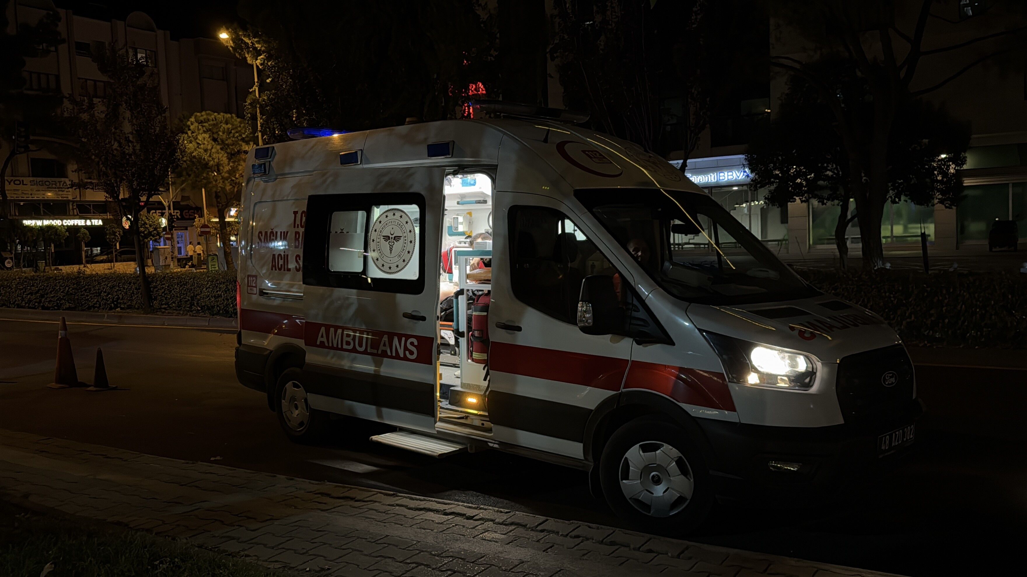 Kent Meydanında Kanlı Kavga 14 Yaşındaki Çocuk Üç Yerinden Bıçaklandı (4)
