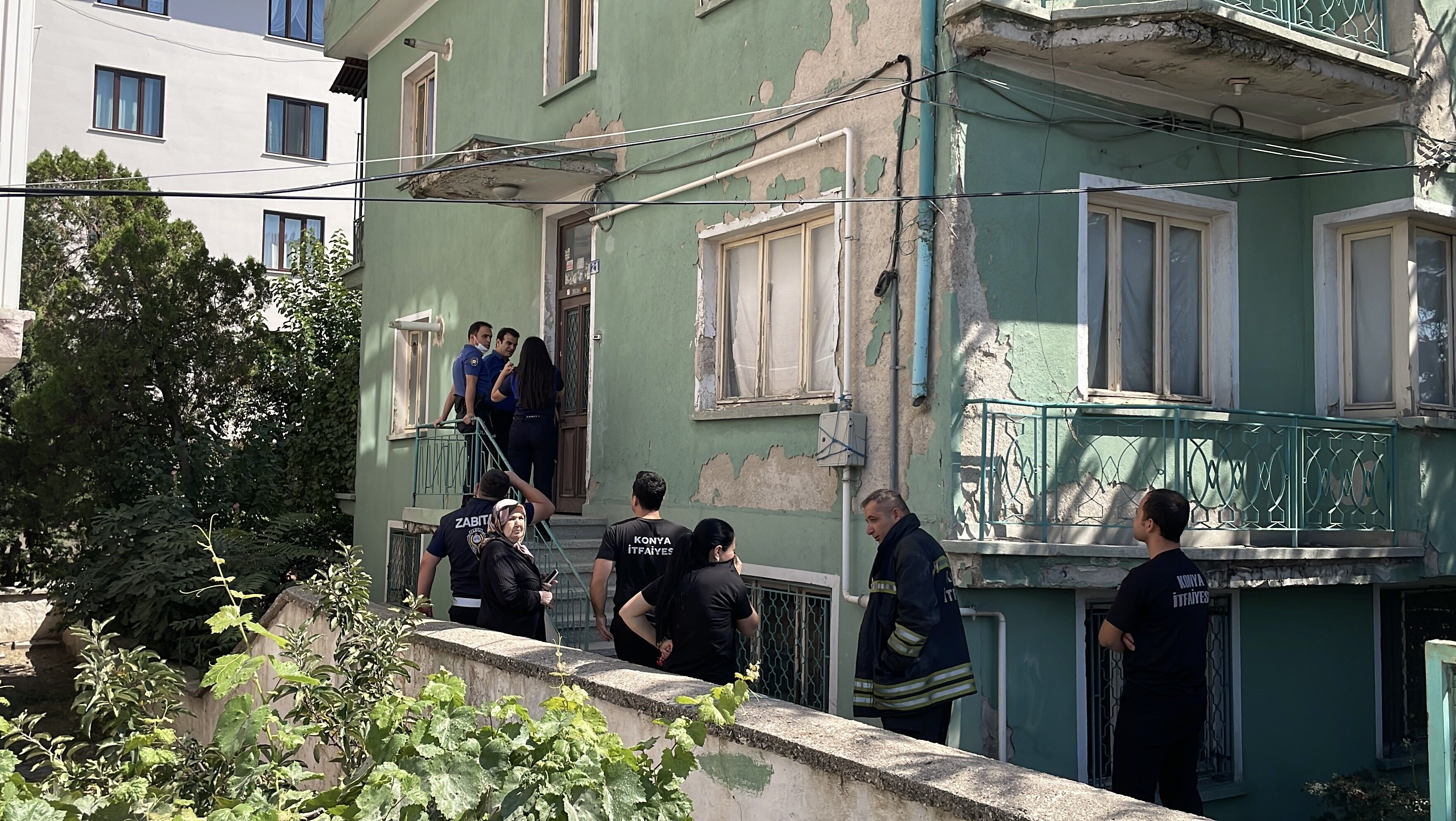 Kötü Koku Paniği! Yaşlı Kadının Evinden Çıkınca Gerçek Ortaya Çıktı (4)