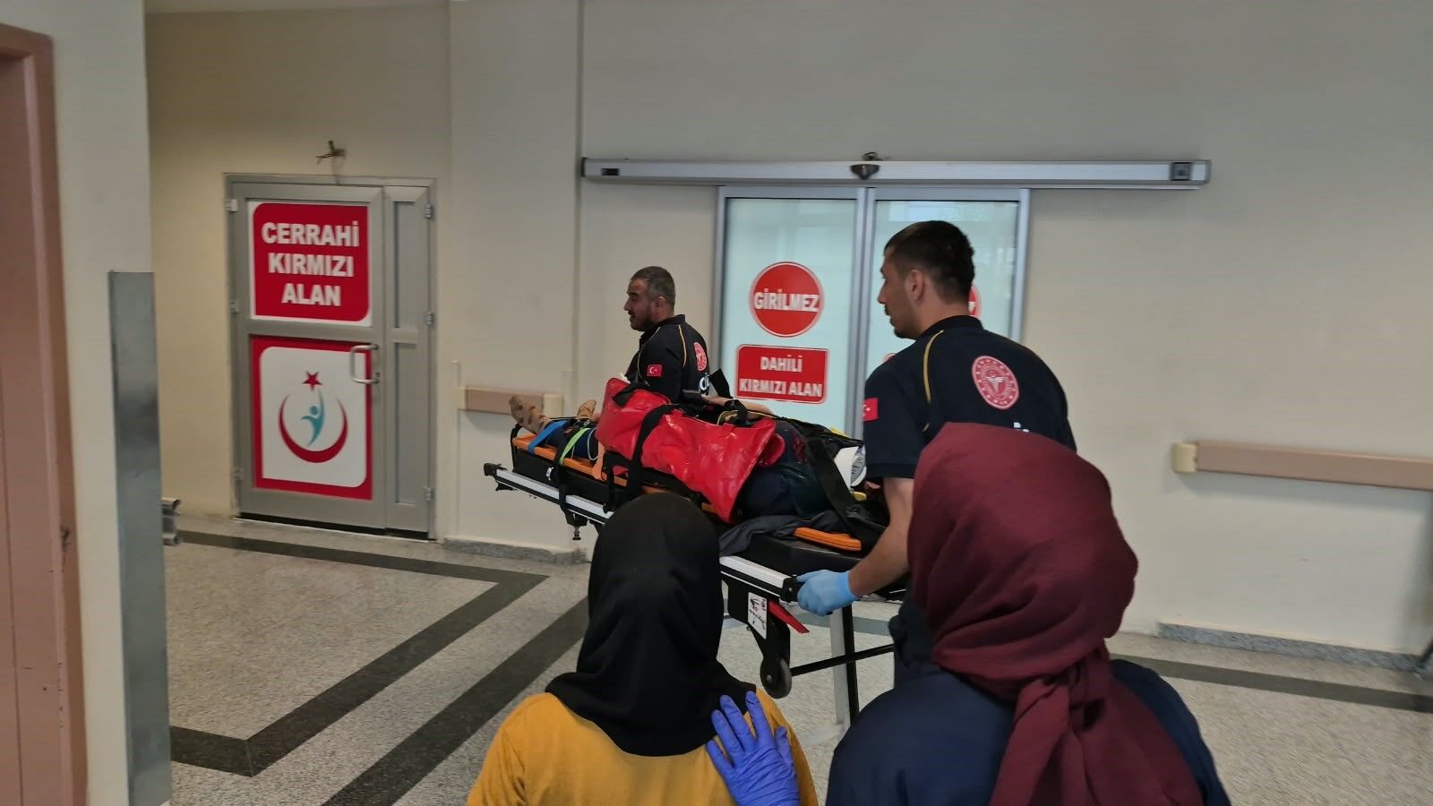 Köy Yolunda Korkunç Kaza! İşçi Taşıyan Traktörün Römorku Devrildi (3)
