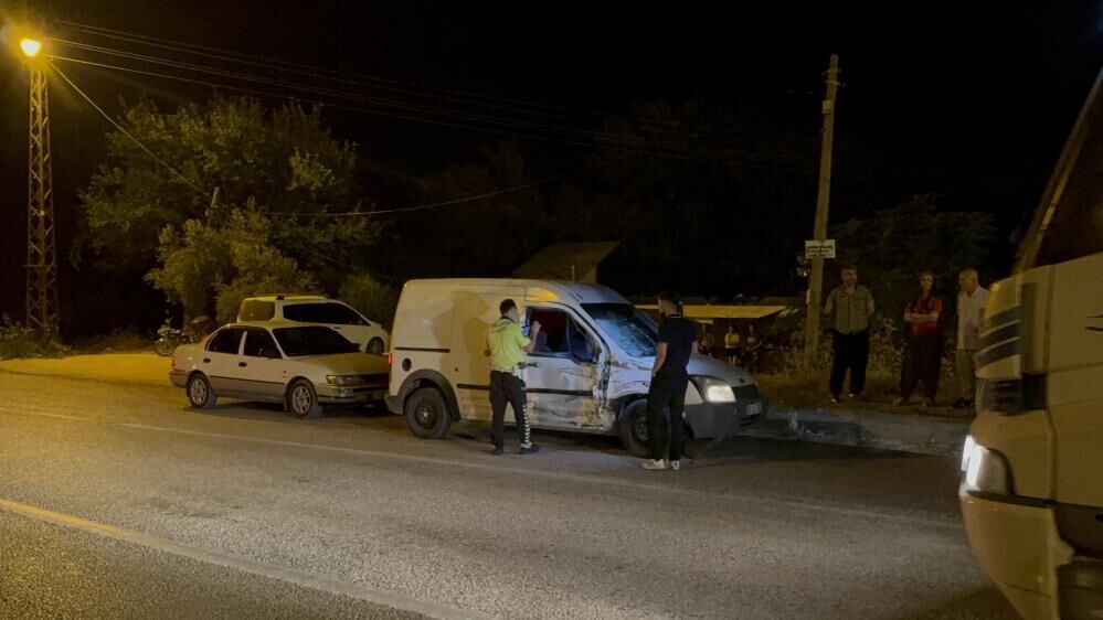 Motosiklet Ve Hafif Ticari Arac Carpisti 26 Yasindaki Burhan Kurtarilamadi (2)