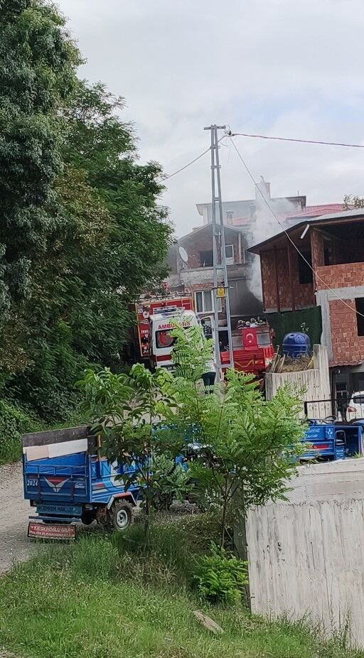 Müstakil Ev Alevlere Teslim Oldu Evden Cansız Bedeni Çıktı (2)