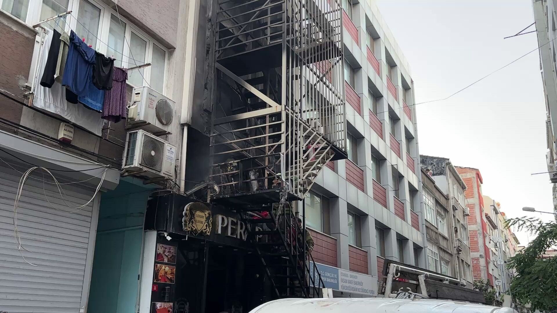 Otelde Peş Peşe Patlamalar! 7 Kişi Tahliye Edildi, 12 Kişi Yaralandı (3)