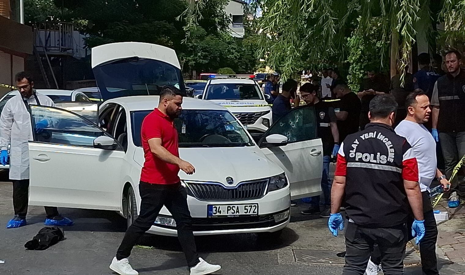 Otomobiline Kurşun Yağdırdılar Sürücü Olay Yerinde Öldü (2)
