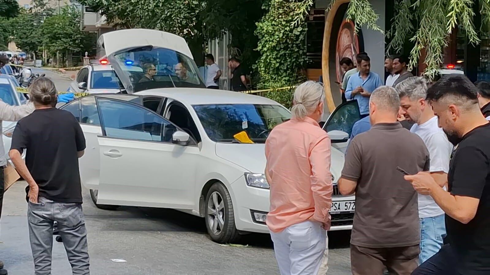 Otomobiline Kurşun Yağdırdılar Sürücü Olay Yerinde Öldü (4)