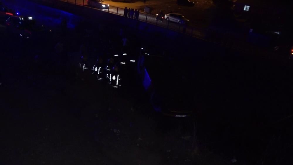 Park Halindeydi Bir Anda Hareket Etti Arac Alt Yola Yuvarlandi Surucu Hayatini Kaybetti (1)