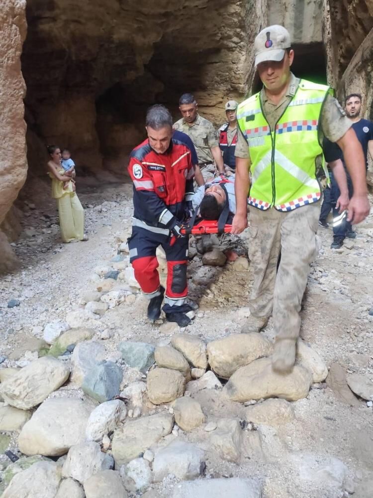 Tasa Takildi Tarihi Tunele Dustu 2 Gun Boyunca Kimseye Haber Veremedi (1)