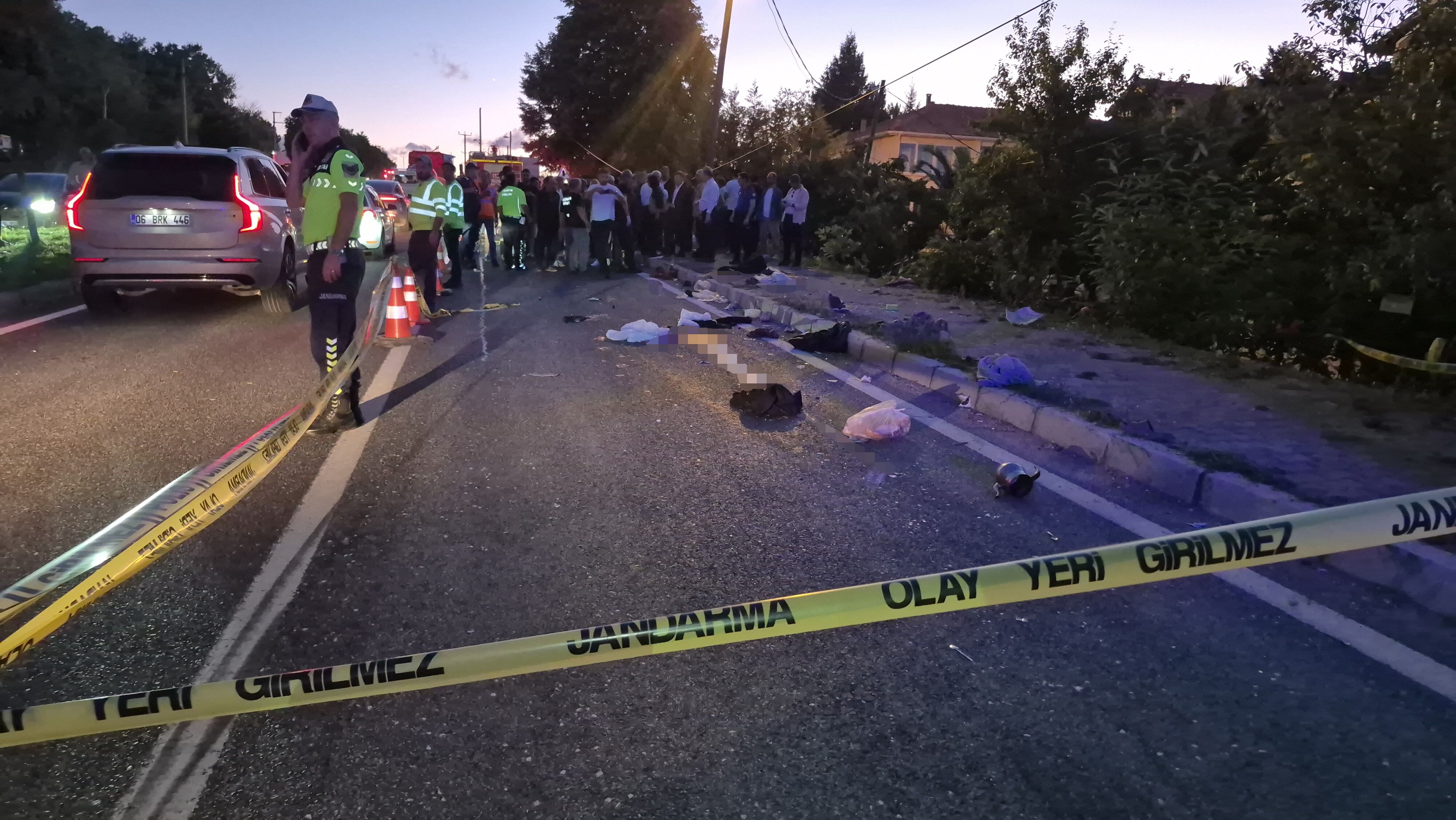 Tır Ile Patpat Çarpıştı, Ortalık Savaş Alanına Döndü 4 Ölü, 9 Yaralı (2)